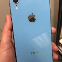 iPhone XR 256gb | Unlocked | Store Warranty | Comes with cable and charger 