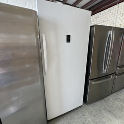 FREEZER UPRIGHT 