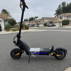 Dual-motor dual-battery high-speed electric scooter