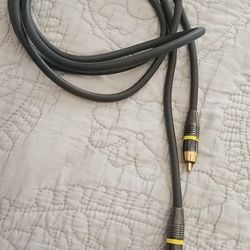 Monster Cable RCA Video Gold Plated Cable Cord 5ftused for connecting audio and video components. 
The cable features gold-plated RCA connectors for e