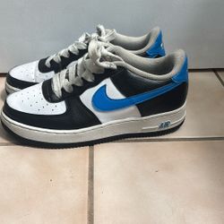 Nike Air Forces With Blue Swoosh Size 6.5 Big Kids