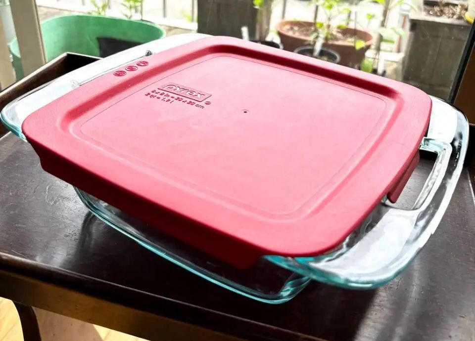 Pyrex Square Baking Dish with Red Lid