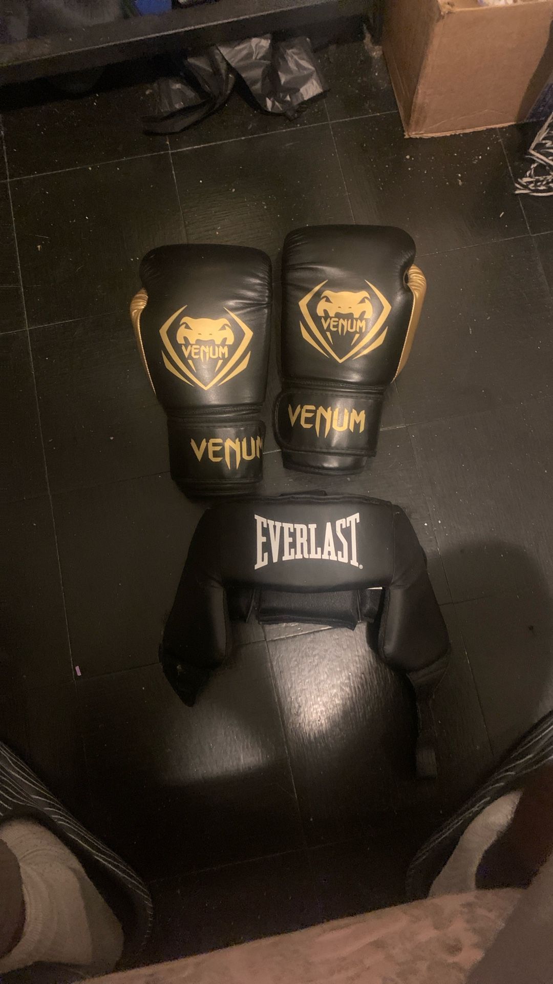 14 Oz Venus Glove With Head Gear 