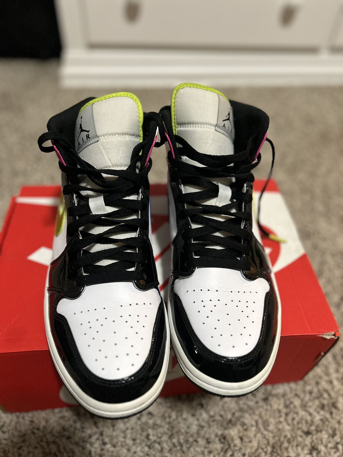 Air Jordan 1 Mid SE 'Cyber Active Fuchsia'