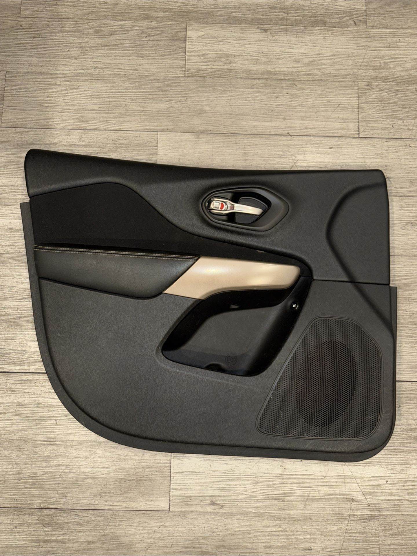 14-19 Jeep Cherokee Driver Left Front Door Panel Assembly Black OEM LH (contact info removed)5A