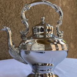 💛🌿💛🌿💛BEAUTIFUL VINTAGE SILVER TEA POT
