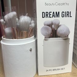 🤍Beauty Creations Dream Girl 24-Piece Brush Set🤍