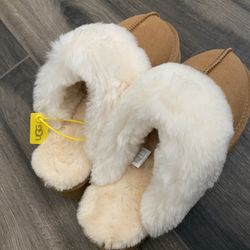 Size 7 New Ugg Slippers 