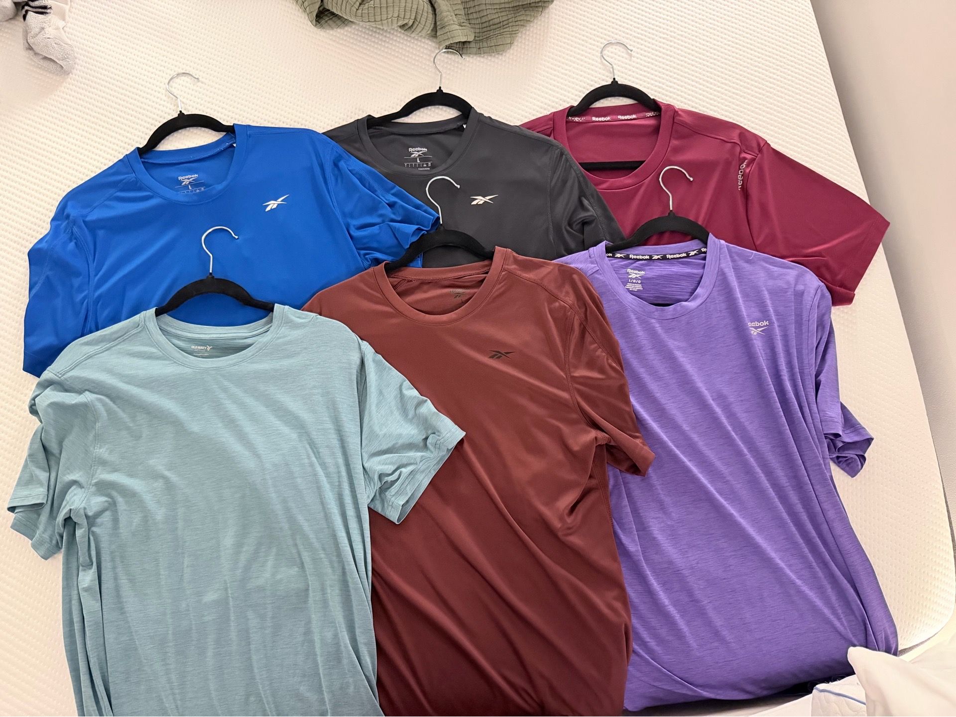 Reebok Athletic Shirt Bundle (5 Reebok + 1 Old Navy Active) – Size Large