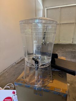 Large drink dispenser
