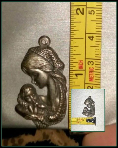 VINTAGE ITALIAN SILVER MOTHER MARY INFANT BABY SON JESUS NECKLACE CHARM PENDANT JEWELRY COLLECTABLE