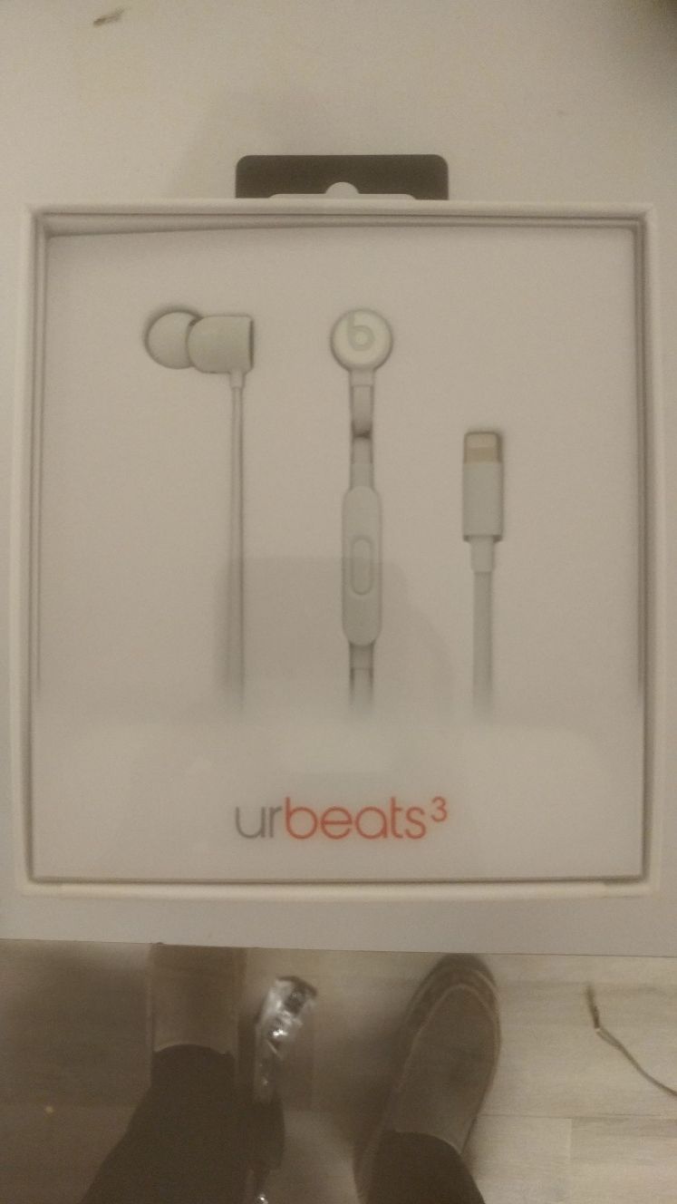 urBeats3 In-Ear Headphones W/Lightning Connector (Matte Silver)