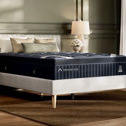 Like New - DreamCloud Luxe Hybrid King Mattress