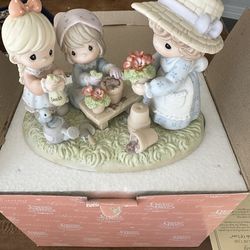 Precious Moments “Planting The Seeds Of Love”