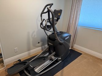 Octane Fitness Elliptical Machine