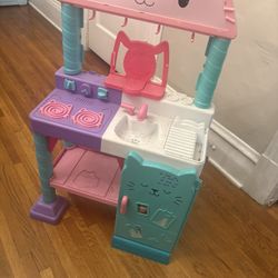 Free Gabby’s Dollhouse Kitchen 