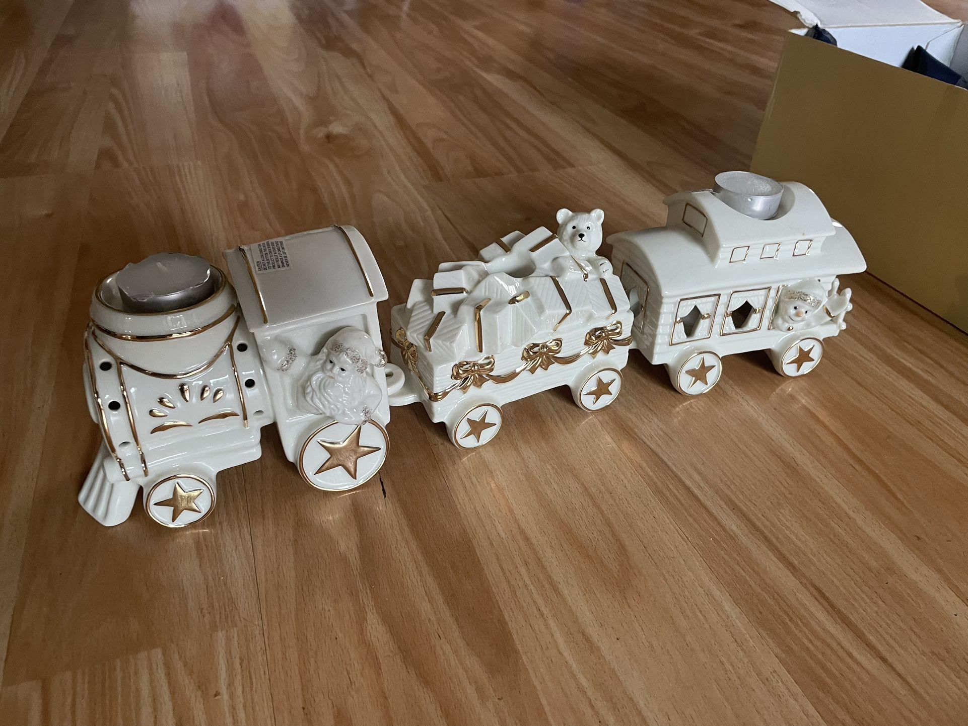 New Vintage Mikasa Holiday Elegance Votive Candle Holder Fine Porcelain Christmas Train Set