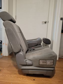 I think these are Toyota seats