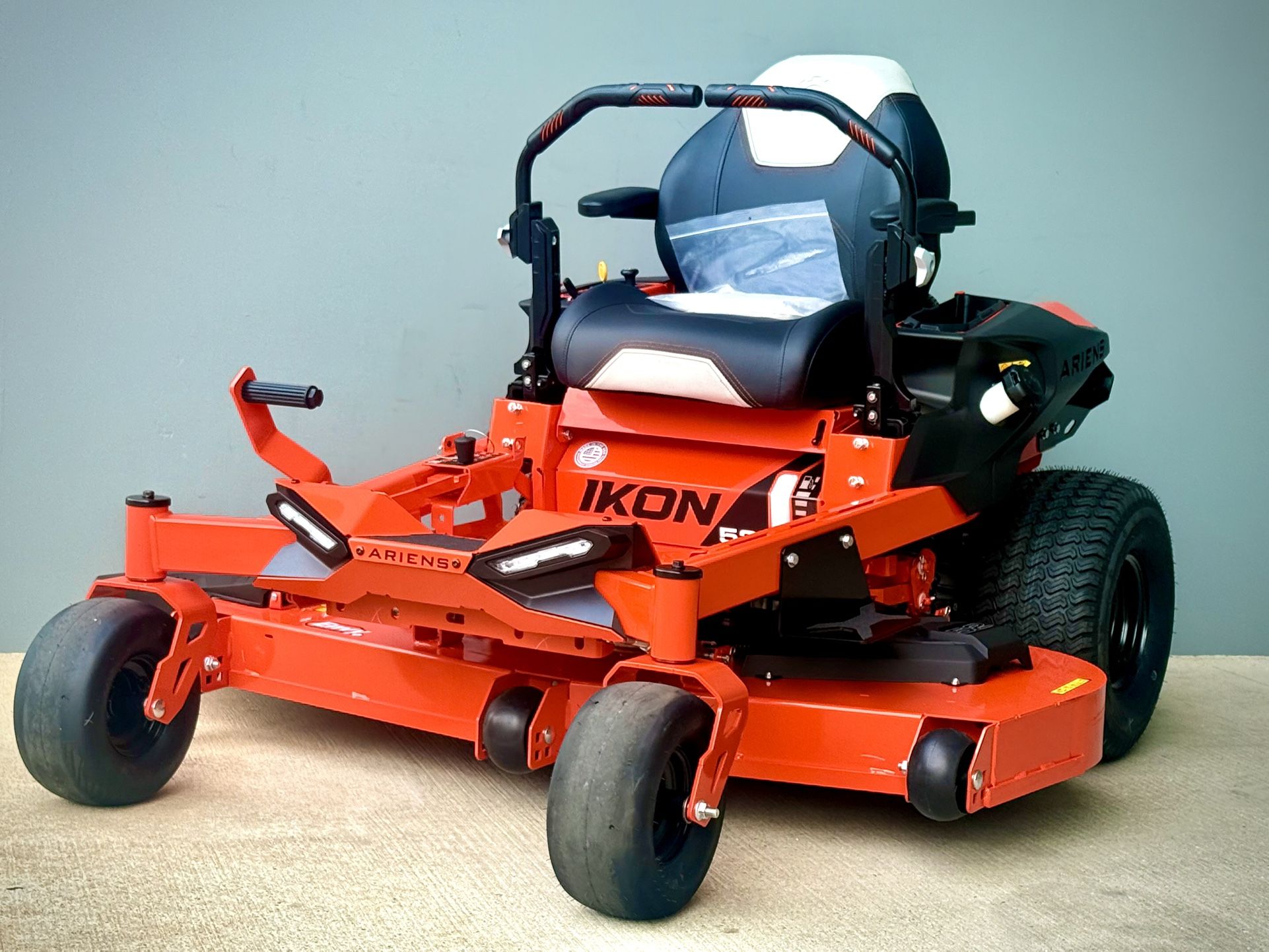Brand new ARIENS IKON 52-in 23 - HP V-twin Kawasaki Gas Zero-turn Riding Lawn Mower Model #: 918005 Production date May 2025