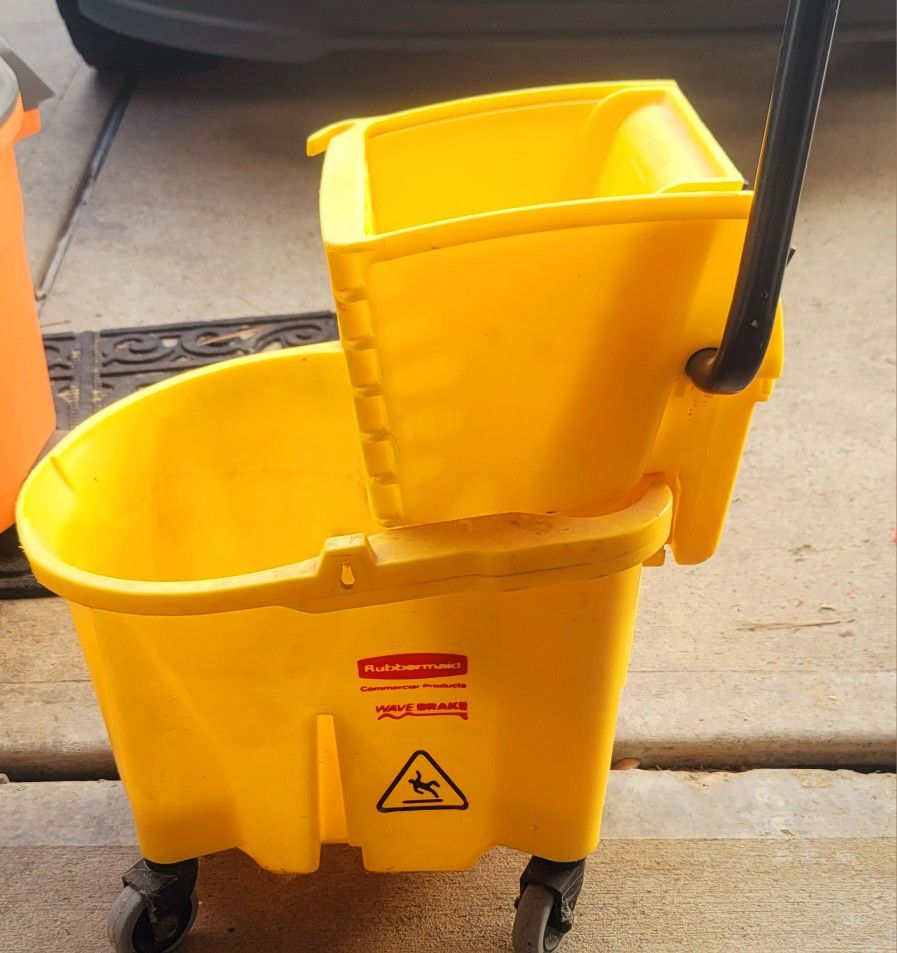 Commercial Wave Break Mop Bucket