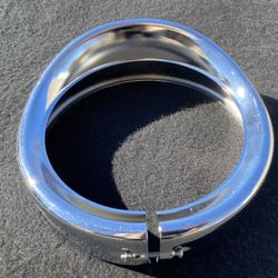 HARLEY HEADLIGHT VISOR - 6’’ to 7"  - CHROME - REPLACES OEM# 69733-05 ( Brand New ).