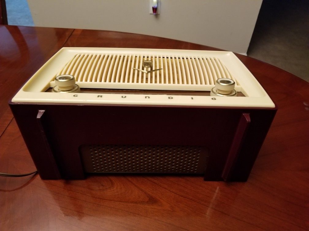 Grundig Majestic Table Radio