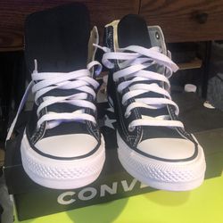 Converse Size 7 Mens  New 