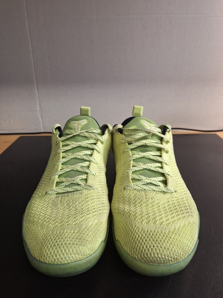 NIKE GHOST OF CHRISTMAS PAST SIZE 12