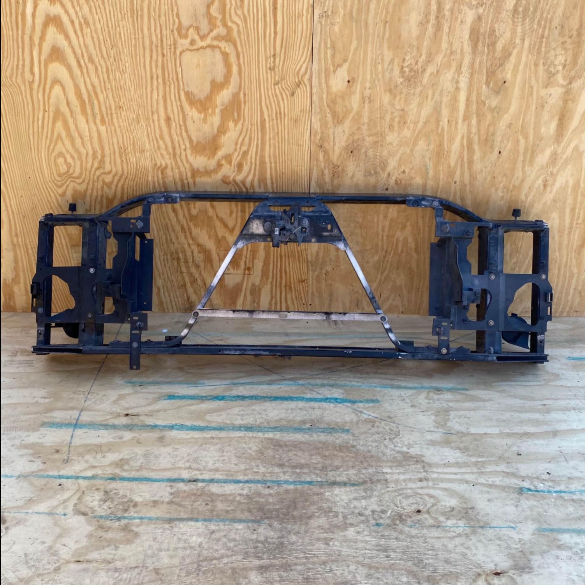 2000-2006 Chevy Tahoe Radiator Support