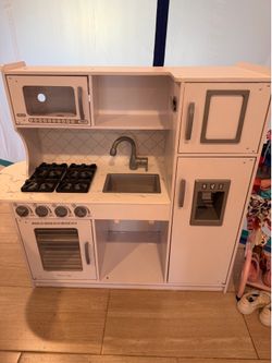 Play kitchen