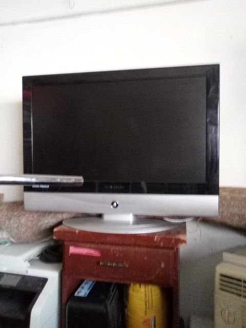 Envision 42" Tv With Remote Control
