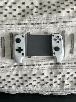 Mobile gaming controller