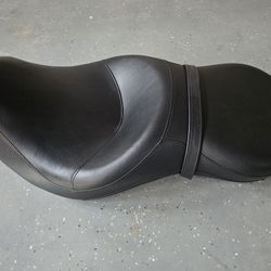 Like-New Harley-Davidson Touring Seat – RDW-92/61-0067 – Excellent Condition