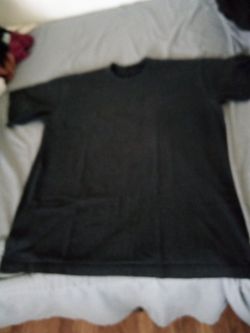 Men's plain black T-shirt