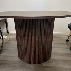 47" Round Dining Room Table Walnut Wood Veneer Tabletop, Farmhouse Dinner Table $100! 