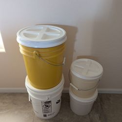 4 Food Grade Buckets With Gamma Seal Lids 