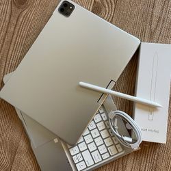 Apple iPad Pro 11” 2nd Generation (2020 / Face ID) 128GB  With Keyboard case and Pencil 