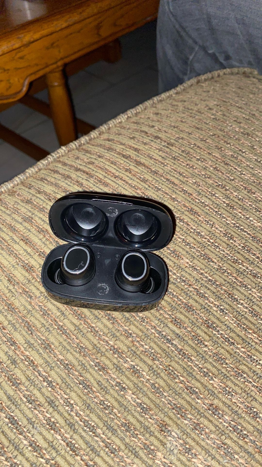 Amazon Basic Bluetooth Ear Phone