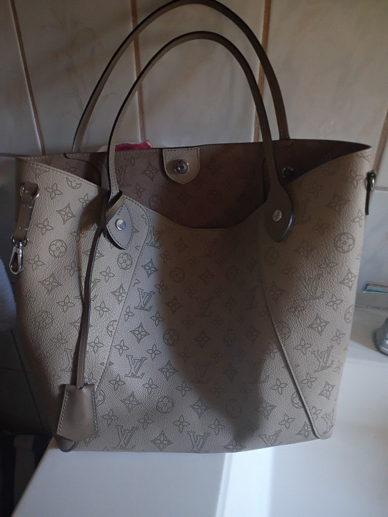 Louis Vuitton Mahima Hina Tote Bag Fashion