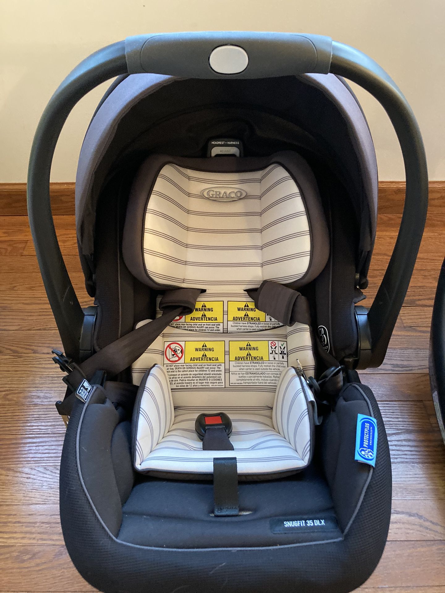 Graco Baby Car Seat and Base