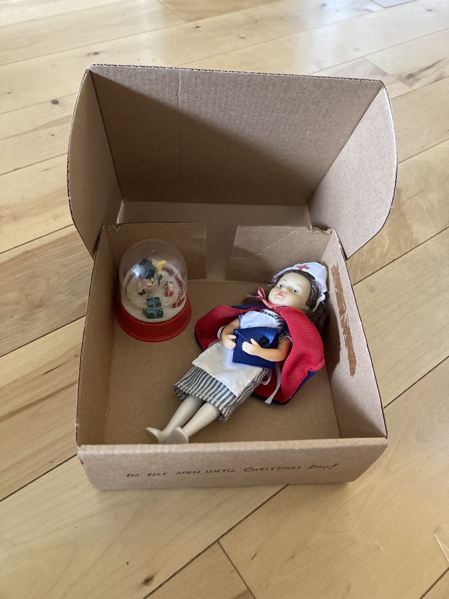 Vintage Pleasant Company American Girl Molly's Christmas Box