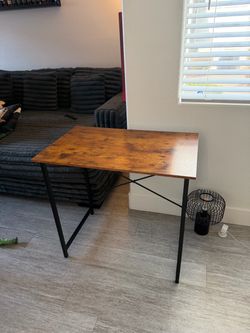 Desk table