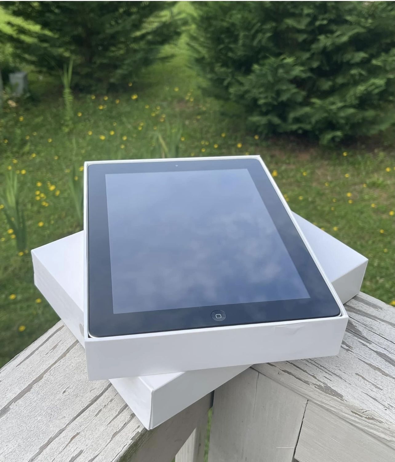 Apple iPad 3 3rd Generation 9.7" 64GB Gray- MD328LL/A Needs to change the battery.