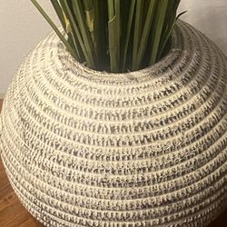 28* Artificial Grass In The Textured Ceramic Pot 