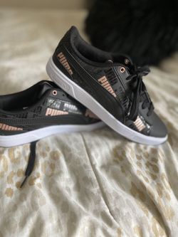 Womens PUMA sneakers