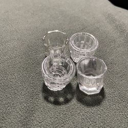 Glass cups for acrylic powder for nail art.