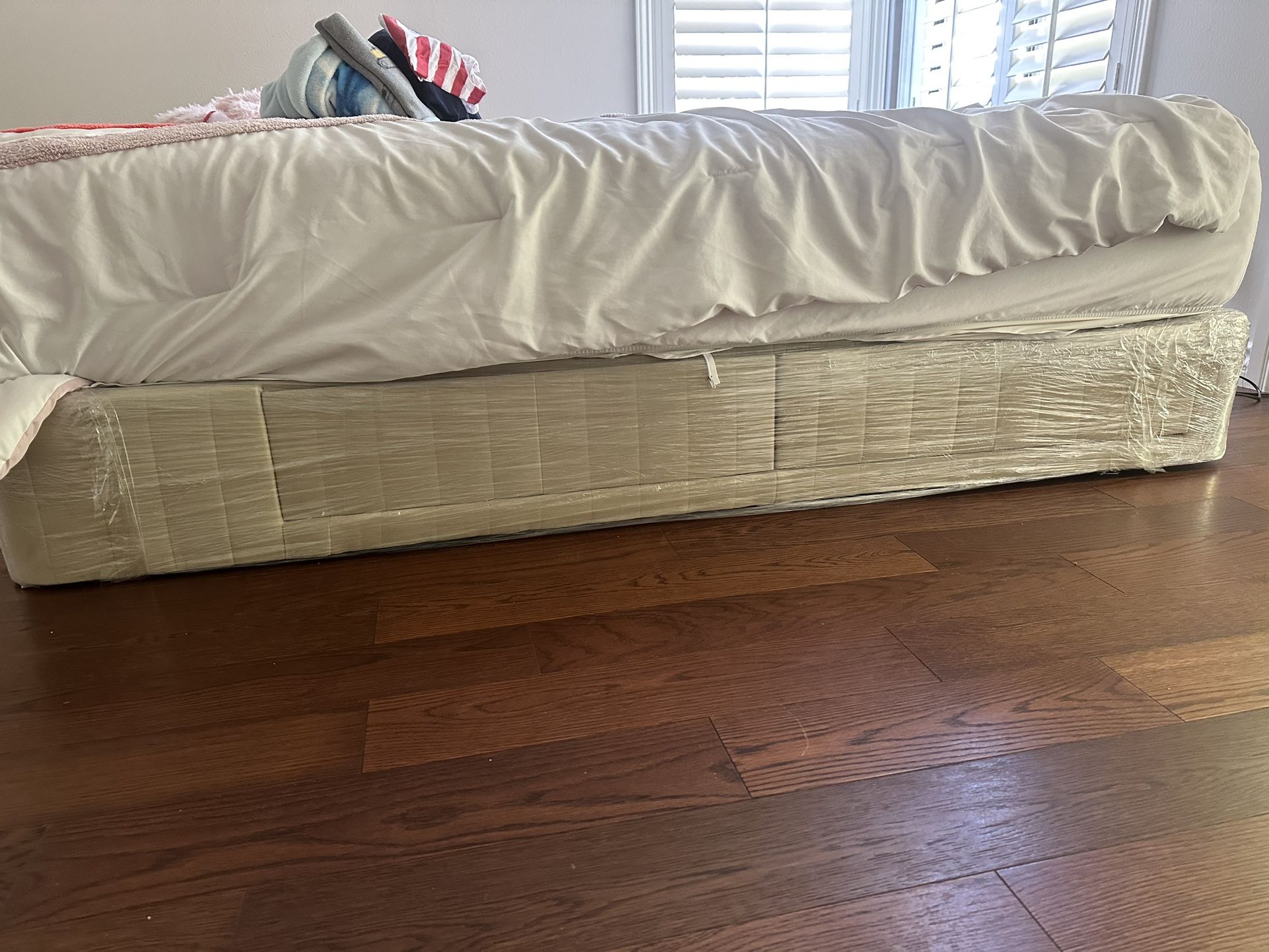 Headband And Queen Boxspring With 4 Storage Drawers