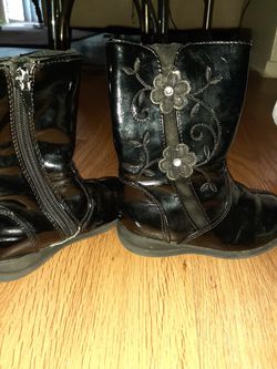 Sleek black girl boots size 7