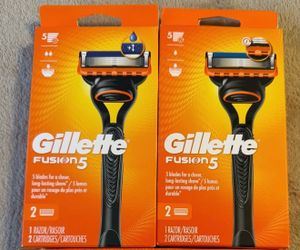 Gillette fusion 5 razor ( 2 refills)