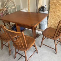 hitchcock vintage dinning set of chairs & table Delivery Included